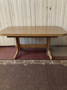 Stolik rozkładany z regulowaną wysokością