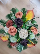 Niewielka , bogata kompozycja kwiatowa na grób, kompozycja nr 17