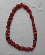 Naszyjnik z nieoszlifowanych bursztynów, PRL. Długość 63 cm. 