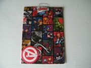 papier do pakowania prezentów z motywem Marvel Avengers