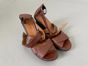 Wojas – Sandały na skórzanym koturnie