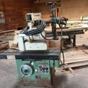 Frezarka dolnowrzecionowa z posuwem Svitavy.