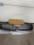 Oryginalny grill nerki bmw 3 gt 