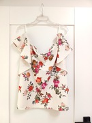 Elegancka bluzka hiszpanka z krótkim rękawem w białym kolorze. 