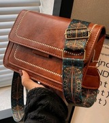 Mała listonoszka torebka typu cross body