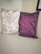 Dwie ozdobne, haftowane poduszki z imitacji surowego jedwabiu Tchibo