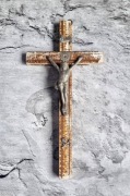 Stary drewniany krzyż krzyżyk z Jezusem