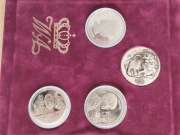 Trzy holenderskie jedna czeska monety