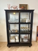 Elegancka czarna witryna 