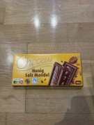 czekolada mleczna marki Choceur w wariancie smakowym Honig Salz Mandel 