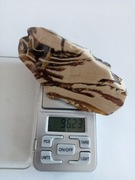 Duży ciekawy naturalny bursztyn 96g.