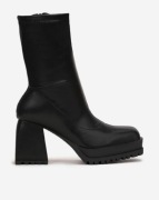 Czarne botki na platformie i słupku 