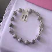 Bransoletka HOWLIT BIAŁY Z Krzyżem +zapięcie Metalowy łańcuszek 