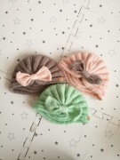 Czapeczka dziewczęca ręcznie robiona na drutach 