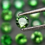 Tsavoryt 100 % Naturalny _ na złoty pierścionek, sygnet  _ okrągły _ 2.5 mm