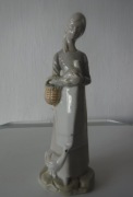 Piękna figurka porcelanowa  gęsiarka zobacz koniecznie 