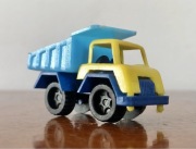 Oryginalny plastikowy kioskowiec retro PRL wywrotka samochód zabawka auto