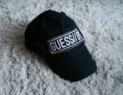 *GUESS* świetna czapka cyrkonie one size