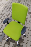 Wygodny fotel biurowy / komputerowy – zielony, zadbany, stan b. dobry