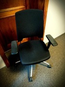 Fotel biurowy regulowany