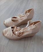 Nowe beżowe espadryle 