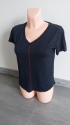 Czarny T-shirty z czerwoną linią, elegancki, krótki rękaw