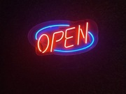neon OPEN czerwono/niebeski z podkładem 