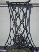 Noga stołu maszyny do szycia Singer po renowacji