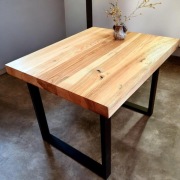 Stolik kawowy, ława do salonu. Loft Jesion 60 cm. Naturalne drewno.