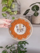 Tamborek haftowany lew safari boho makrama 