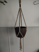 Kwietnik wiszący ze sznurka, makrama