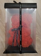 Miś z płatków róż w stylowym pudełku prezentowym