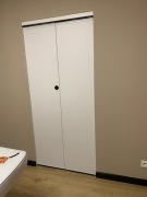 Drzwi składane białe laminowane