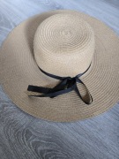 Duży kapelusz jak nowy