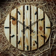 Drewniany zegar ścienny, z naturalnego drewna