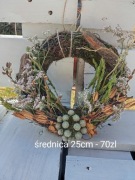 Wianek wiosenny na drzwi