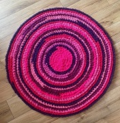 Dywanik okrągły róże-fiolety śr.110 cm handmade 55zł
