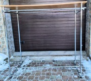 Stojak ubraniowy sklepowy ekspozycyjny z półką 