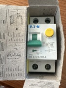 wyłącznik różnicowo-nadprądowy (RCBO) firmy Eaton, model PKN6-6/1N/B/003-A.