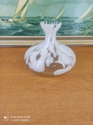 Ręcznie formowany wazon szklany – białe szkło dekoracyjne