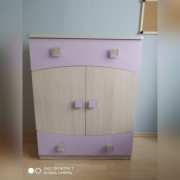 Meble dziecięce- komoda, regał, biurko.