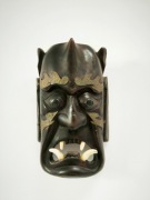 Maska Demon Japonia Asia drewno czerwone egzotyczn mosiądz ząb metal rzeźba