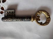 Otwieracz w kształcie klucza