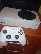 Xbox Series S 512 GB + pad + akumulator + pudełka stan bdb