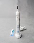 Szczoteczka Oral-B Professional Care Triumph 5000 