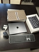 Zestaw Apple Macbook 14 pro, mysz, klawiatura, etui