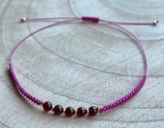 Bransoletka na sznurku kamień naturalny Granat różowy makrama Dzień Babci