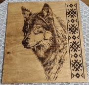 Wilk na desce, głowa wilka, obraz, drewno