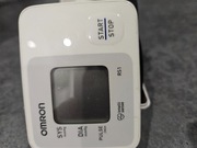 Ciśnieniomierz nadgarstkowy Omron w etui