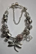 Bransoletka z zawieszkami charms. 18sztuk zawieszek. Motyw Ważka.